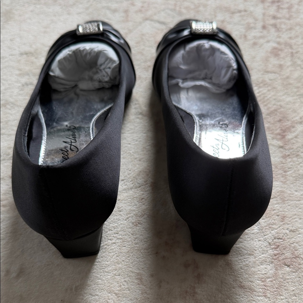 Easy Street Women’s Black Satin Flats with Rhinestone Detail Size 7 - Picture 3 of 6